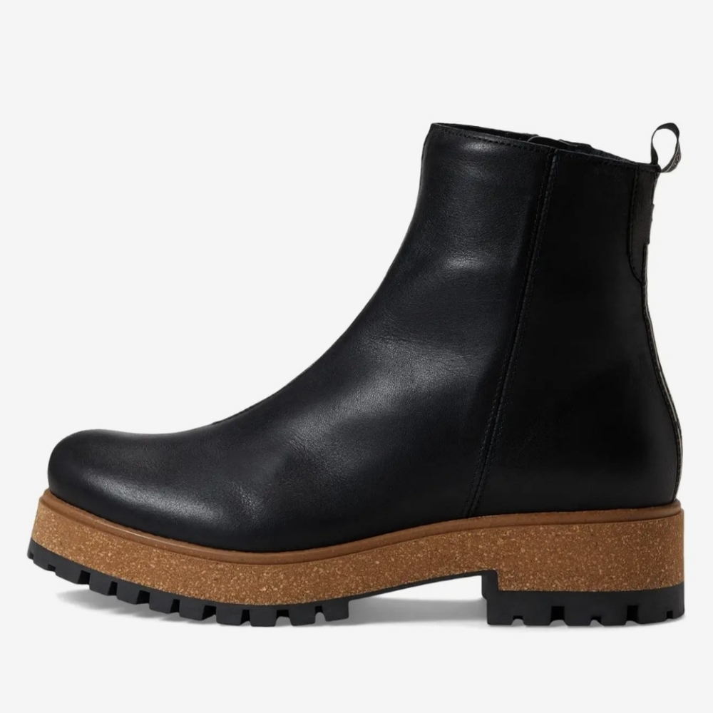 Taos Footwear Black Ankle Boots